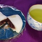 松屋長春 - 羽二重餅、抹茶入りかりがねとともに