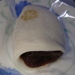 松屋長春 - 羽二重餅、焼き印は桜の花