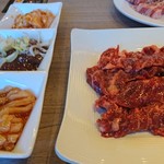 焼肉だいじゅ園 - サガリ740円、ホルモン3点盛700円(全て税別)
