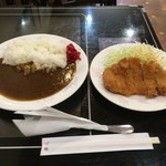 バランチ - カツとカレーが別皿なんだ。