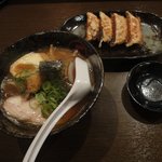 みかえりらぁめん - ミニらぁめんセット　ラーメンと餃子