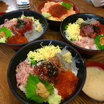 魚河岸 丸天 - 魚河岸わいわい丼3個と鮭イクラ親子丼