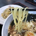 やまむろラーメン - 麺のアップ