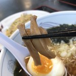 やまむろラーメン - メンマのアップ