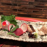日本料理 つるま - 造里　天然の真鯛　ヨコワ鮪　鰆　穴子