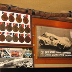 Izakaya Ba Shiba - カー・レーサー時代のメダルの数々