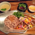 Puerto - 極辛！！ミャンマー薬膳カレーset（900円）