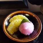 Shirakabe - デザートの桜餅も美味しい。