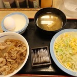 松屋 - プレミアム牛めし生野菜生玉子セット・ミニ盛450円