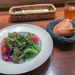 Aux delices de dodine - 豚ロースのグリル マスタードソース＋グリーンサラダ（税込1,000円）