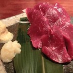 ジビエ料理 あまからくまから - 「熊本産　馬刺」：まさに馬力がつくとはコレ♪澄んだ旨みに溢れている！