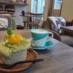 カフェカモット - 宇治抹茶スフレ600円+栗50円
      スフレ単体+ドリンクのセットで750円
      ※写真は+抹茶スフレに50円で栗を乗せてます｡