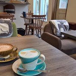 カフェカモット - 左奥は黒豆ココア｡右手前はカフェラテ｡