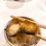 うを徳 - 天然鰻断面