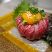 熟成和牛焼肉エイジング・ビーフ 横浜店 - ユッケ風コールドステーキ～濃厚な奥久慈たまごで