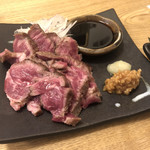 大衆酒場まるや - 生ラムたたき¥980
ラムです、という味を残しつつも、臭みがない！