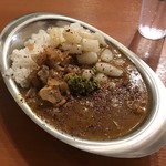 Motsusen - カレー小盛り400円也。らっきょう、福神漬け、青唐辛子盛り放題。辛みパウダーは兜町店と違うね。