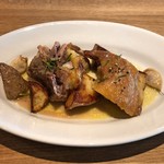 スガハラ - 主菜（ホロホロ鳥 もも肉とじゃがいものロースト）（じゃがいも多め）