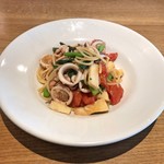 スガハラ - パスタ（京都 子持ち槍烏賊 + 筍 + 米沢 茎立菜 + フレッシュトマト）