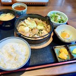 炭火焼肉くらた - 牛ホルすき定食(¥800) ご飯少なめ