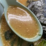 山岡家 - スープ