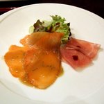 スモークサーモンのカルパッチョ