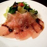 創作鉄板料理　funao - 生ハムのサラダ （￥680）