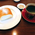 CAZAN 珈琲店 - カフェ円+米粉のロールケーキ