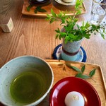 Tea & Space 基幸庵 - 私はお抹茶、主人はコーヒー、私達のテーブルは「栗」
