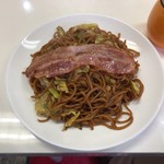 やきそば あかつきや - 焼きそば並にベーコントッピング