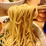 中華蕎麦 時雨 - 中華蕎麦の麺リフトアップ