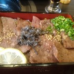 高級焼肉 大将軍 - 特上牛タンステーキ重(1,180円)