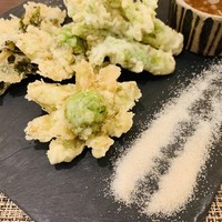 目黒の和食 さとう - ふきのとうの天ぷら。