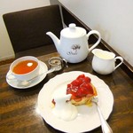Tea＆Cake Grace - ダージリンと苺のパイ。
