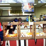 秩父宮ラグビー場 売店 - こんな格好して応援してるファンもいるのに・・・