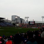 秩父宮ラグビー場 売店 - 天気もそう良く無い中、結構なお運び。