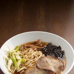 麺や 波音 - 燻製醤油ラーメン