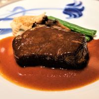 アピシウス - 国産黒毛和牛フィレ肉のポワレ　白ワインのボルドレーズソース