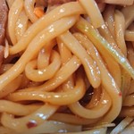 麺食堂 88 - 「ジャンクそば」の麺のアップ(混ぜた後)