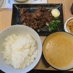肉バルミート酒場 たか - 牛ハラミの漬け焼き定食（700円）