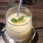 サケホール 益や - 柚子とグレープフルーツの日本酒スムージー（750円）