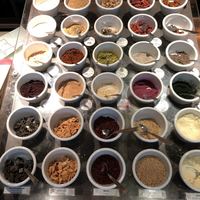 AWkitchen TOKYO 新丸ビル店 - パウダー類。カムカム、チアシード、アマニ、マカ、ゴールデンベリー、ゴジベリー、ベーコンなどなど。