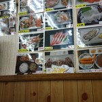 お食事処 丸味屋 - 多彩な壁メニュー