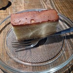 珈琲 Bass - おまけで出てきたカステラ