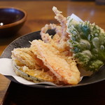 石臼十割そば 森久 - ゲソと野菜の天ぷら