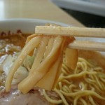 らーめん屋 幸来軒 - メンマを食べると一息つけます