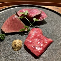 肉割烹 上 - ネクタイ、リブマキ 漬け 地辛子、ハツ 燻製漬け あたり葱、生姜醤油 粒生胡椒で