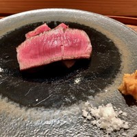 肉割烹 上 - 神戸牛 東良35ヶ月のシャトーブリアンのステーキ、山わさび醤油漬け ゲランド塩、山形県天日干しコシヒカリと