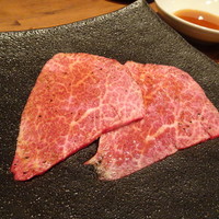 焼肉うしごろ 西麻布本店 - シャトーブリアンのミルフィーユ　トリュフ添え