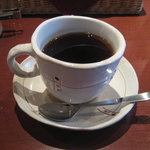 Kafue Mo Kure - 濃い味のコーヒーです、コーヒーカップが何とも言えない傾きで癒されます。